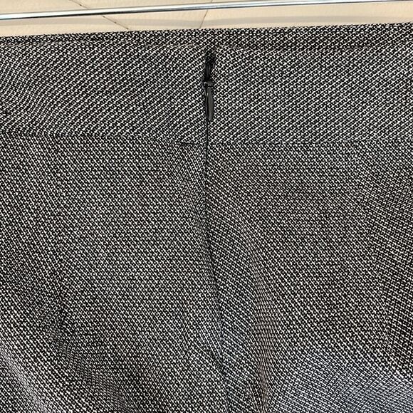 Express Skirt size 0 with animal print lining - Picture 4 of 6